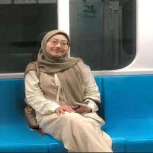 Uzhmah Husnul Khuluq, S. Hum.